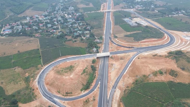 Chính phủ sẽ trình Quốc hội đề xuất thu phí cao tốc do Nhà nước đầu tư- Ảnh 1. Đường cao tốc Tuyên Quang - Phú Thọ mới đưa vào sử dụng - Ảnh: HỒNG QUANG